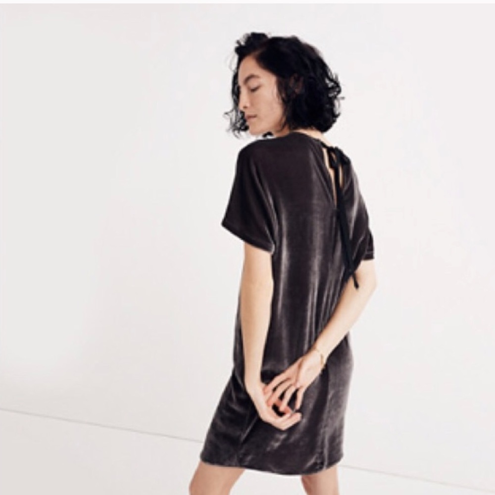 Madewell Velvet Short-Sleeve Shift Dress in Dark Brown
